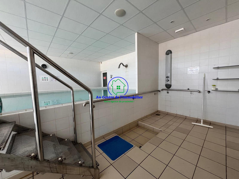 Local d'activités - 300 m² - 13 pièces