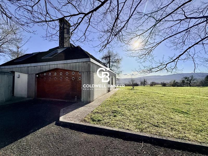 Maison - 250 m² - 7 pièces