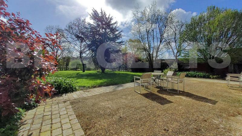 Briarde - 269 m² - 10 pièces