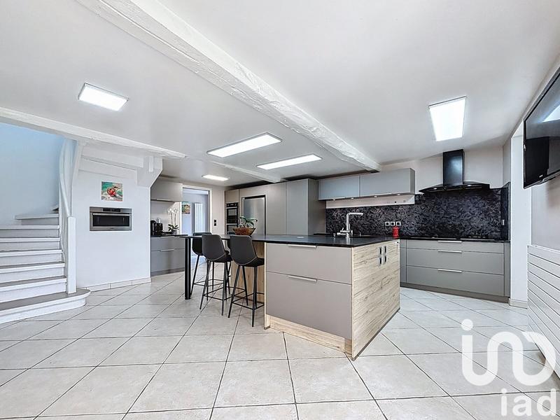 Maison - 660 m² - 16 pièces