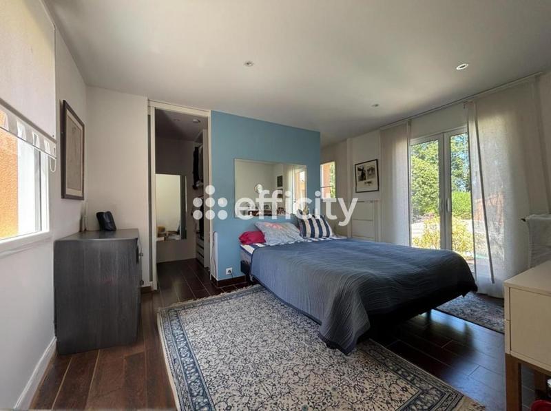 Maison - 220 m² - 6 pièces