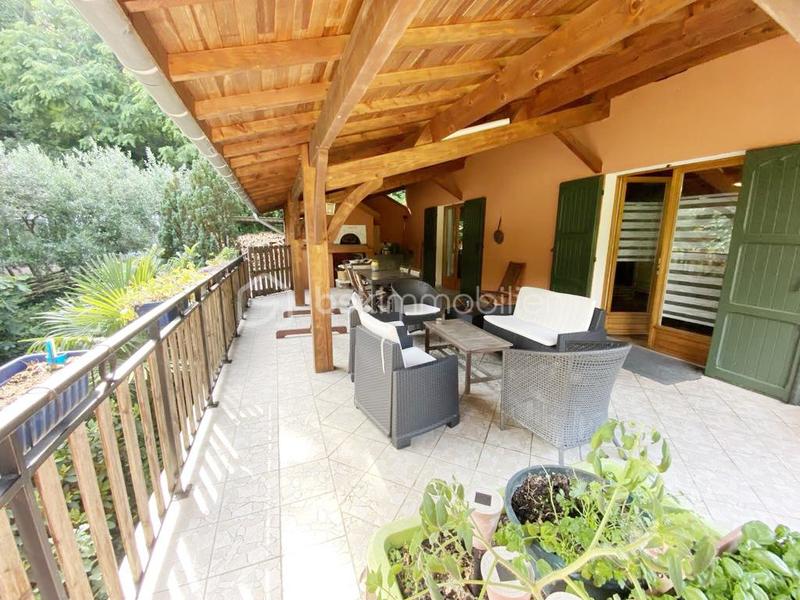 Maison - 450 m² - 9 pièces