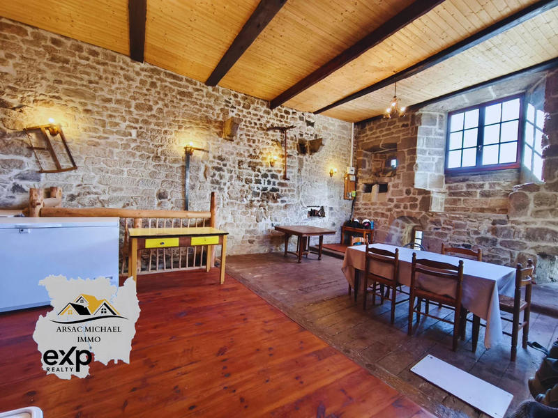 Maison traditionnelle - 215 m² - 8 pièces