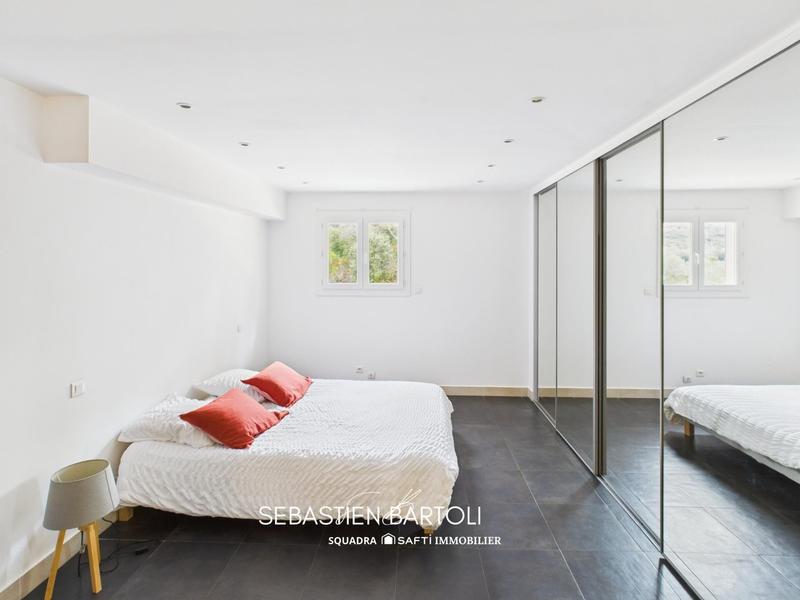 Appartement - 100 m² - 4 pièces