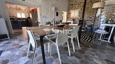 Propriété - 122 m² - 4 pièces