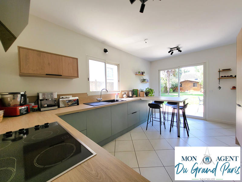 Maison - 216 m² - 10 pièces