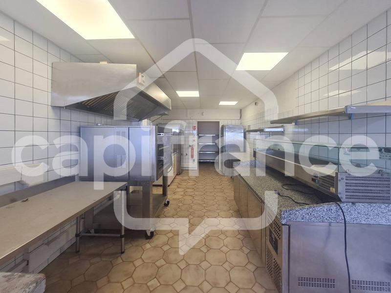 Local commercial - 77 m² - 4 pièces