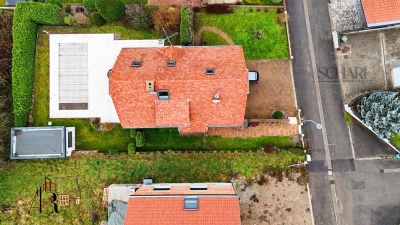 Maison - 180 m² - 8 pièces