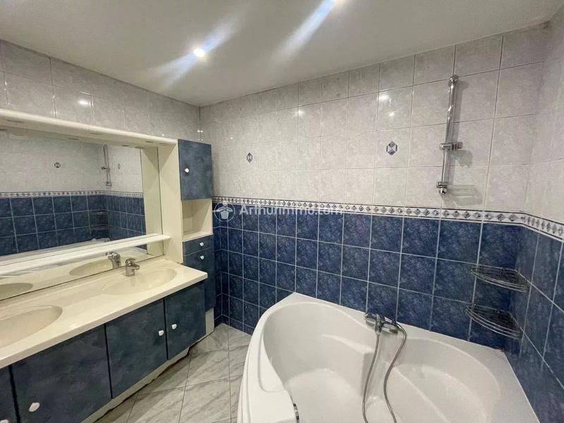 Appartement - 77 m² - 4 pièces