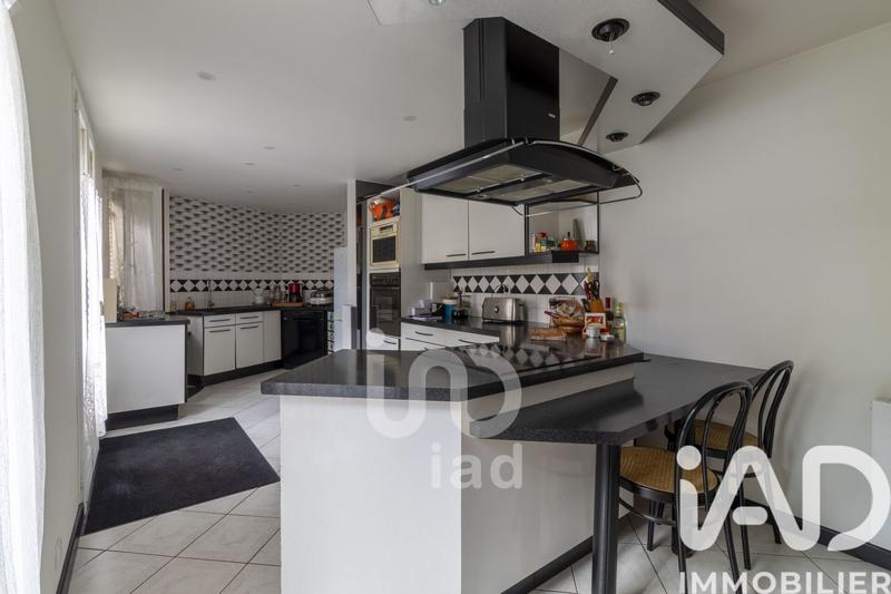 Maison - 177 m² - 8 pièces