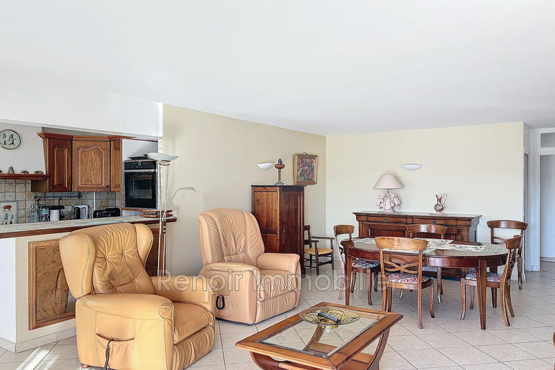 Maison - 240 m² - 8 pièces