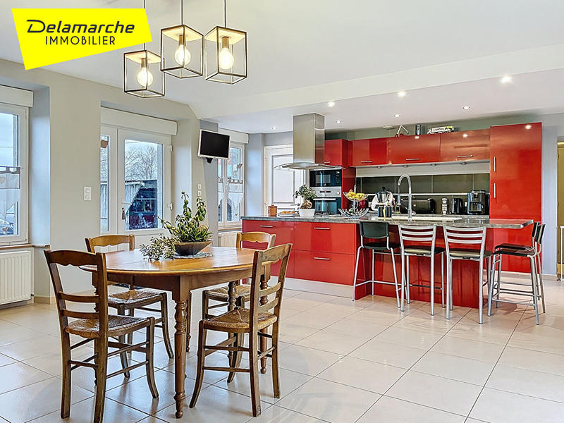 Maison - 235 m² - 8 pièces