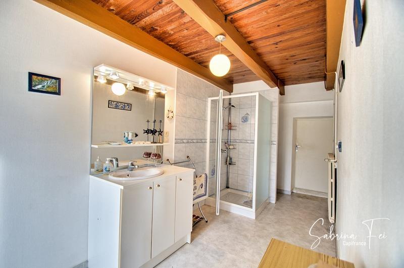 Propriété - 245 m² - 7 pièces