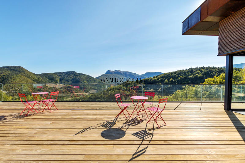 Maison - 600 m² - 25 pièces