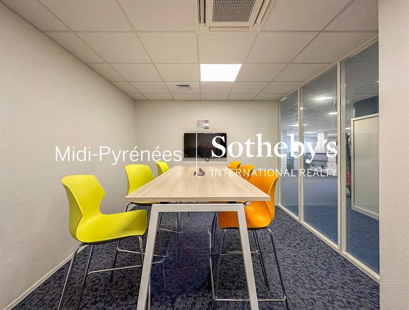 Immeuble - 4 564 m²