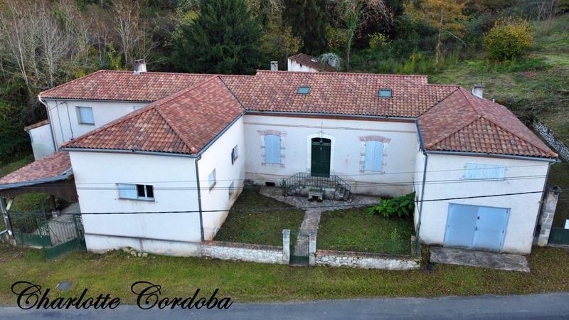 Maison - 478 m² - 16 pièces