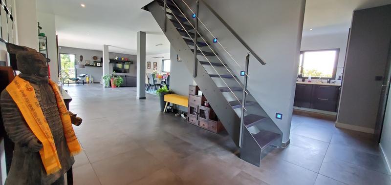 Maison contemporaine - 243 m² - 6 pièces