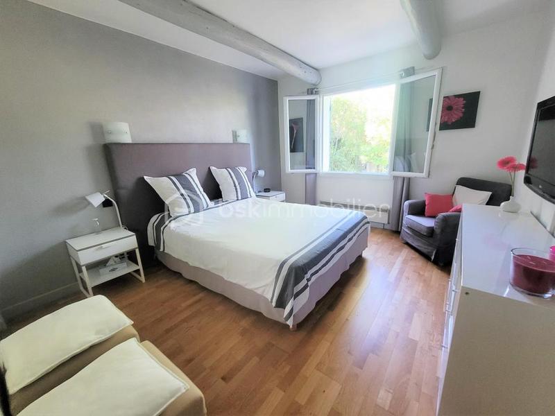 Villa - 243 m² - 11 pièces