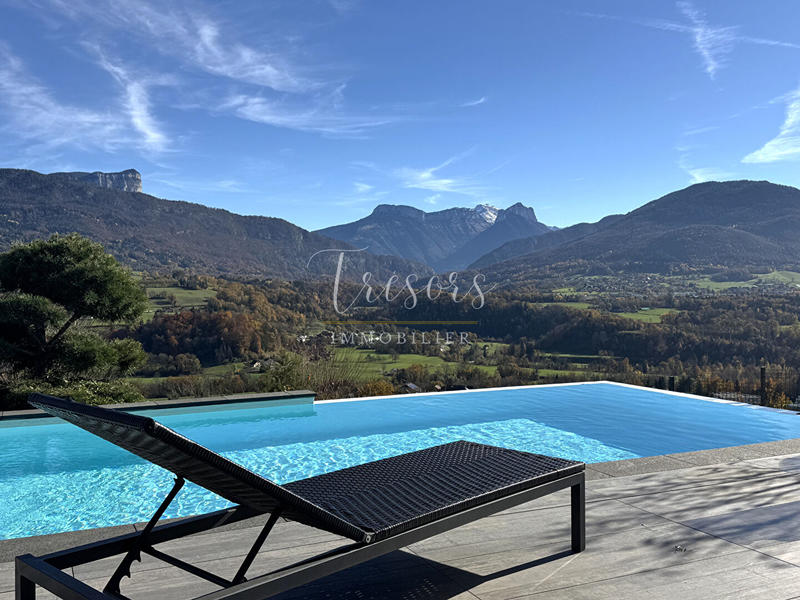 Maison - 310 m² - 9 pièces