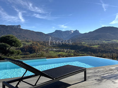 Maison - 310 m² - 9 pièces