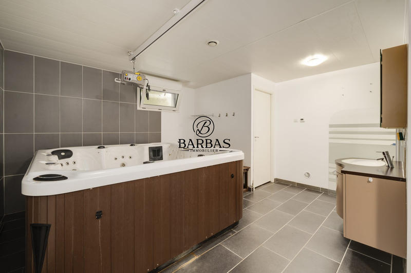 Duplex - 302 m² - 10 pièces