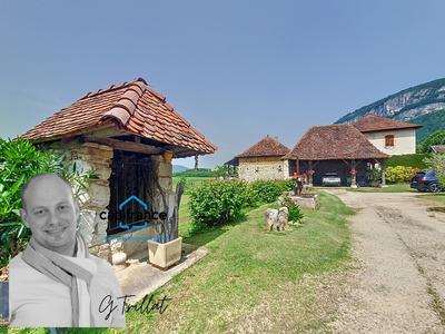 Maison - 330 m² - 7 pièces