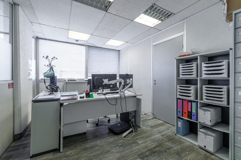 Local commercial - 225 m² - 8 pièces