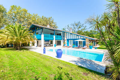 Maison - 300 m² - 7 pièces