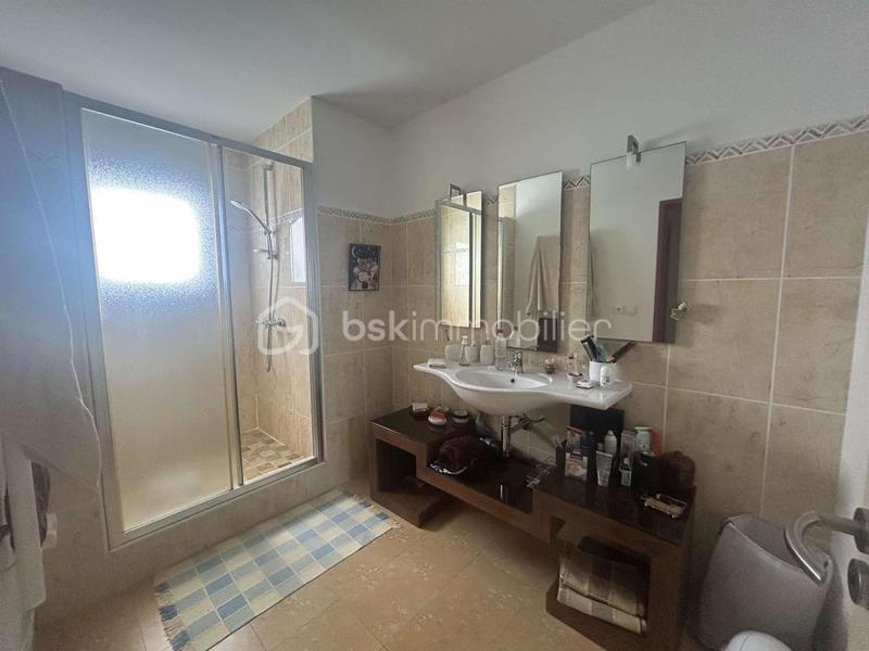 Maison - 210 m² - 5 pièces