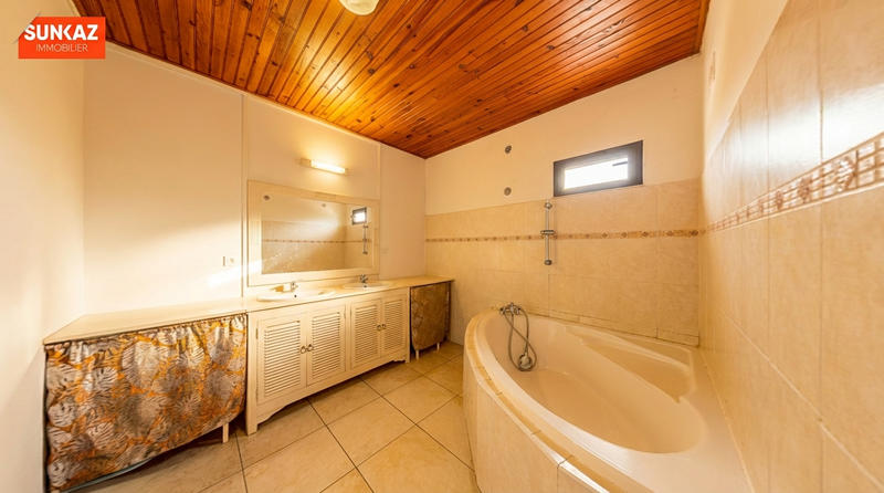 Maison - 122 m² - 4 pièces