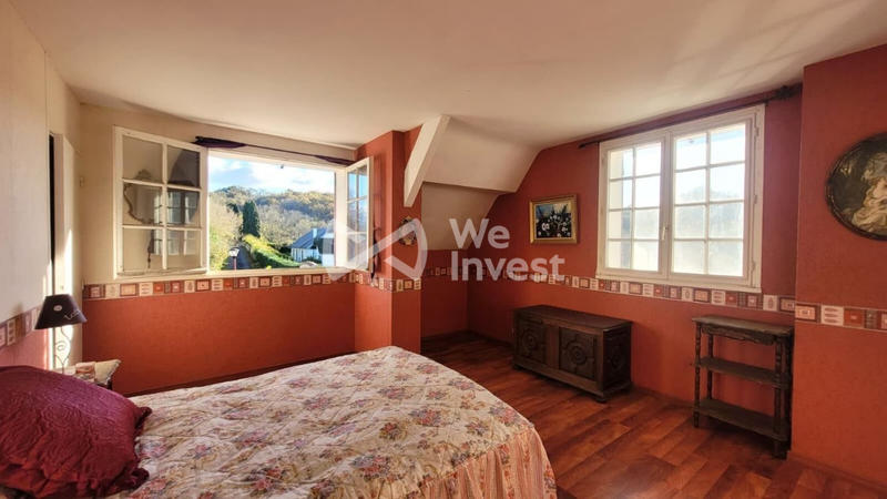 Maison - 220 m² - 7 pièces