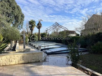 Demeure - 205 m² - 6 pièces