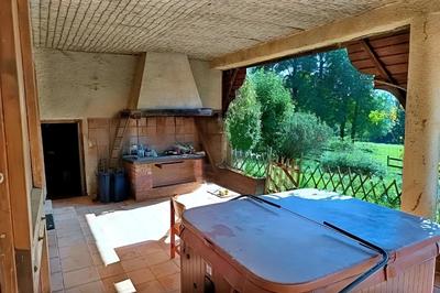 Propriété - 325 m² - 10 pièces