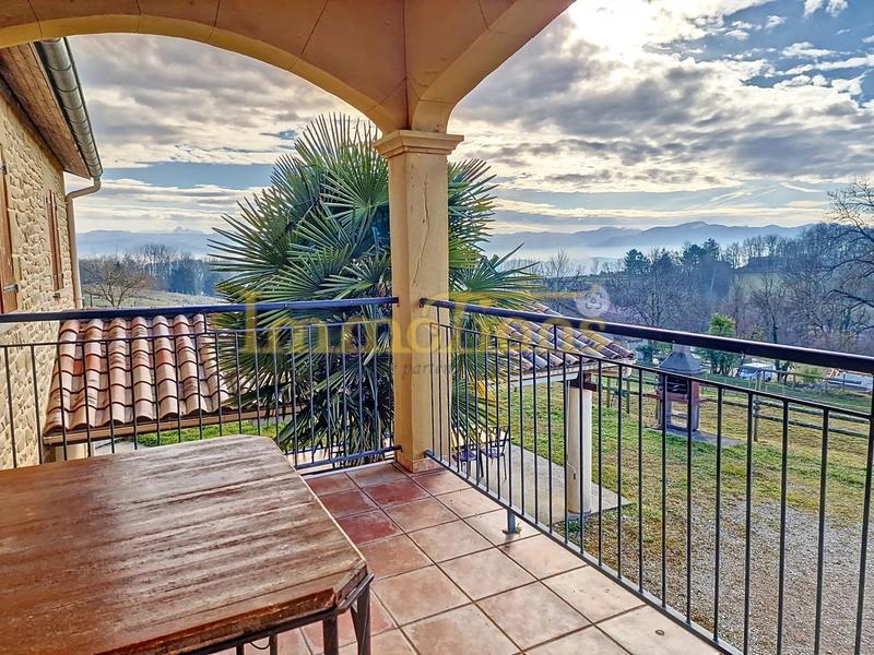 Maison - 250 m² - 11 pièces