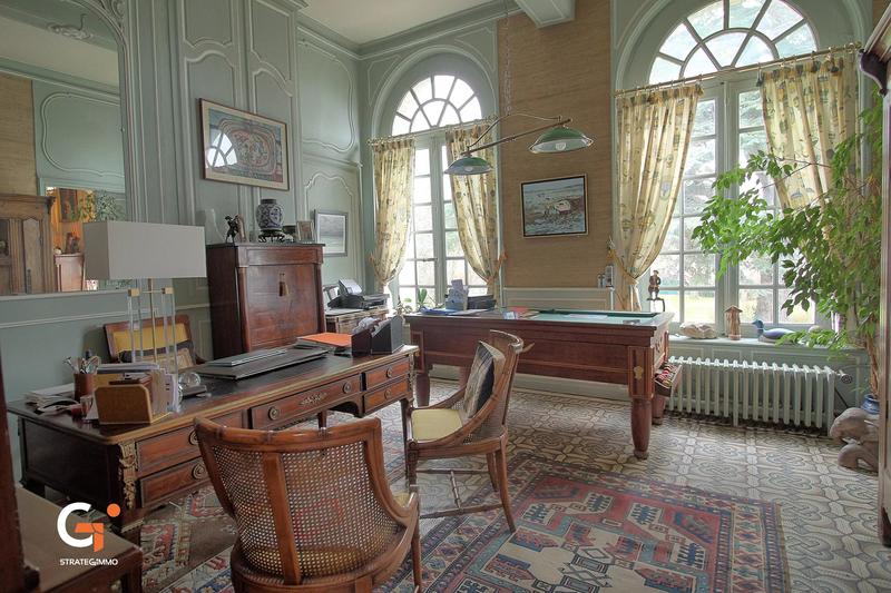 Maison - 242 m² - 9 pièces