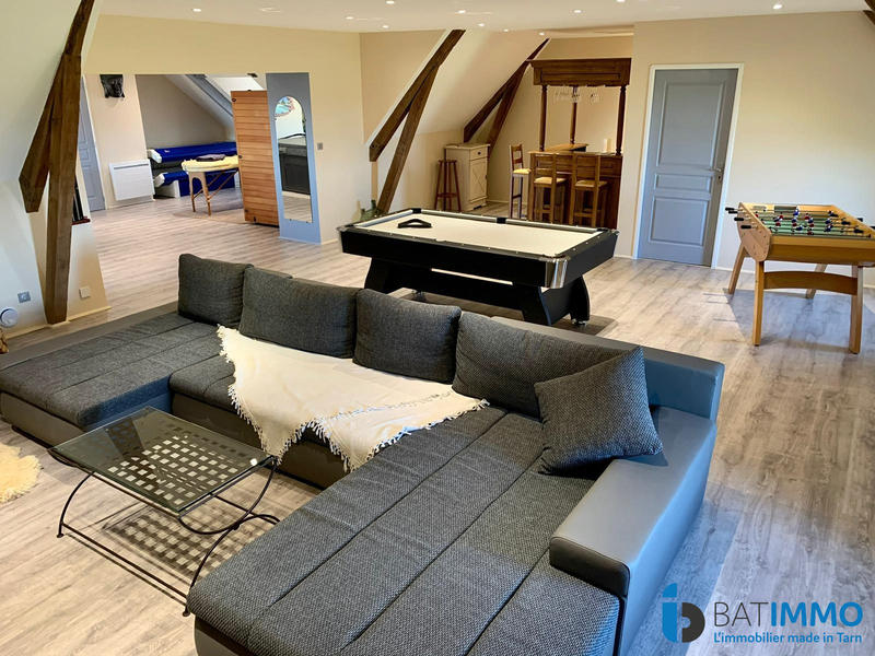 Maison - 820 m² - 18 pièces