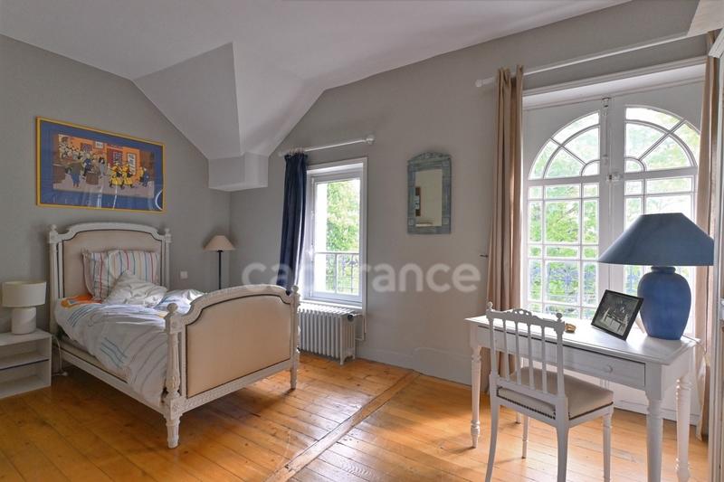Propriété - 380 m² - 15 pièces
