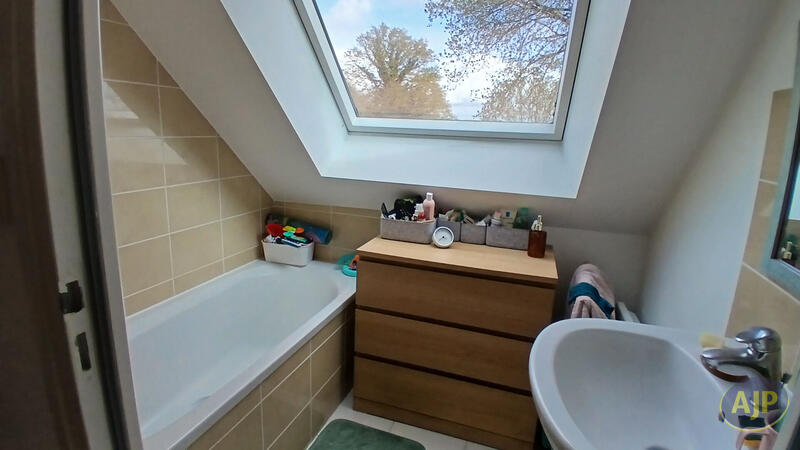 Maison - 95 m² - 4 pièces