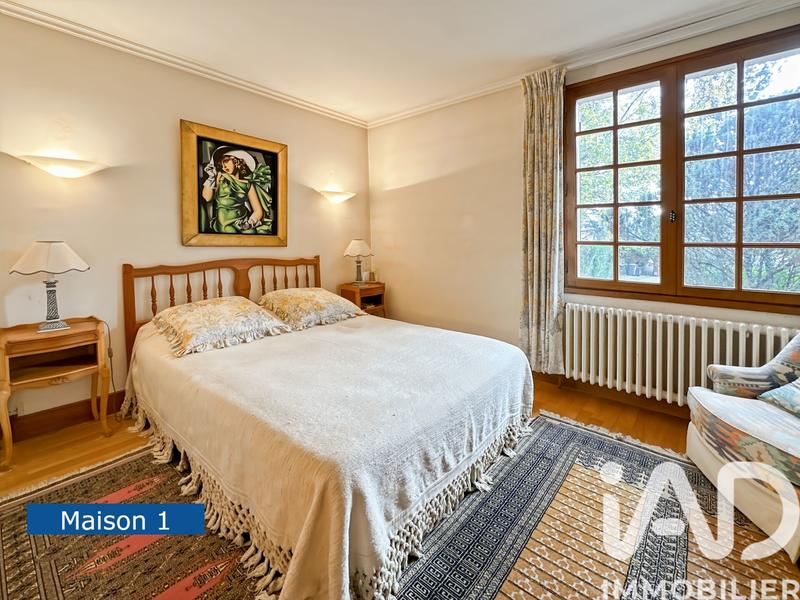 Maison - 278 m² - 9 pièces