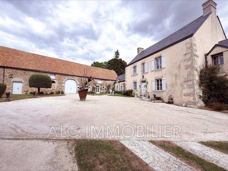 Propriété - 469 m² - 12 pièces