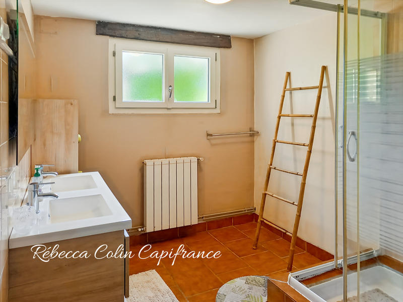 Maison - 199 m² - 9 pièces