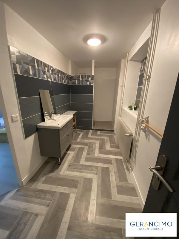 Maison - 216 m² - 8 pièces