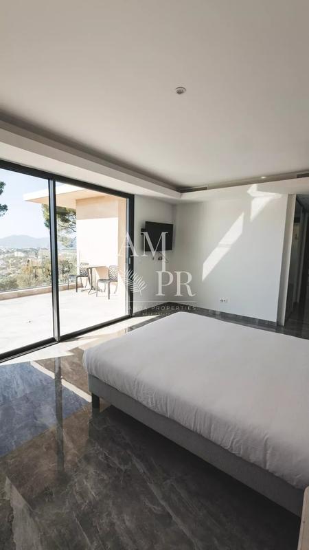 Villa - 370 m² - 8 pièces