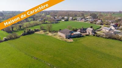 Maison - 300 m² - 2 pièces