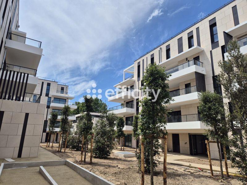 Local d'activité / Entrepôt - 398 m²