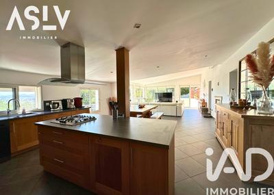 Maison - 170 m² - 6 pièces