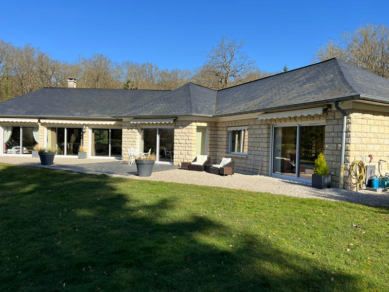Maison - 221 m² - 5 pièces