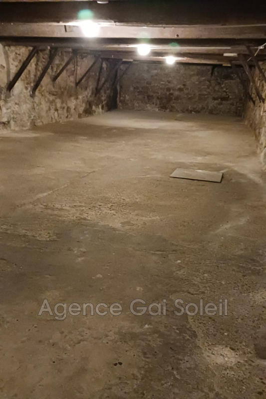 Parking / Garage - 108 m²