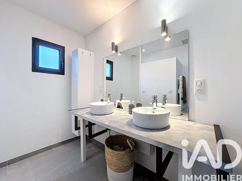 Maison - 207 m² - 8 pièces