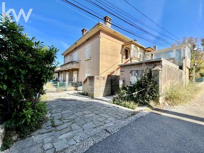 Appartement - 100 m² - 5 pièces